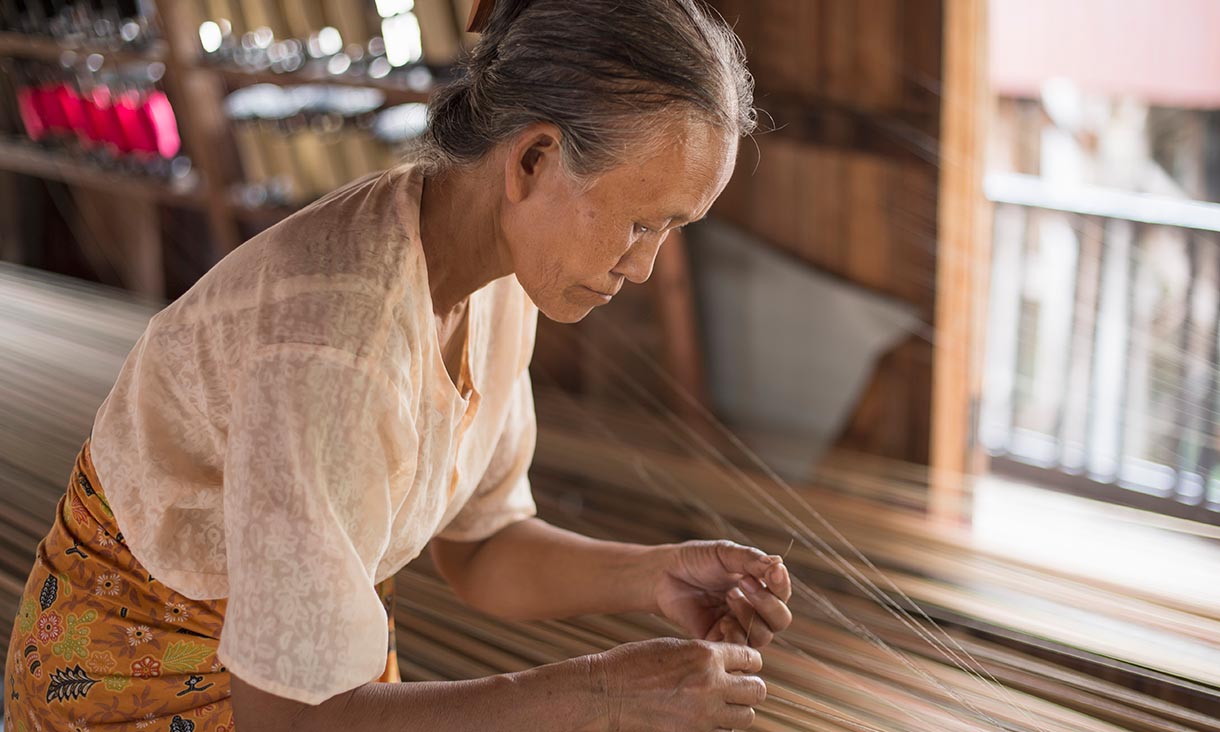 bhright-myanmar-woman-1220-thumb.jpg