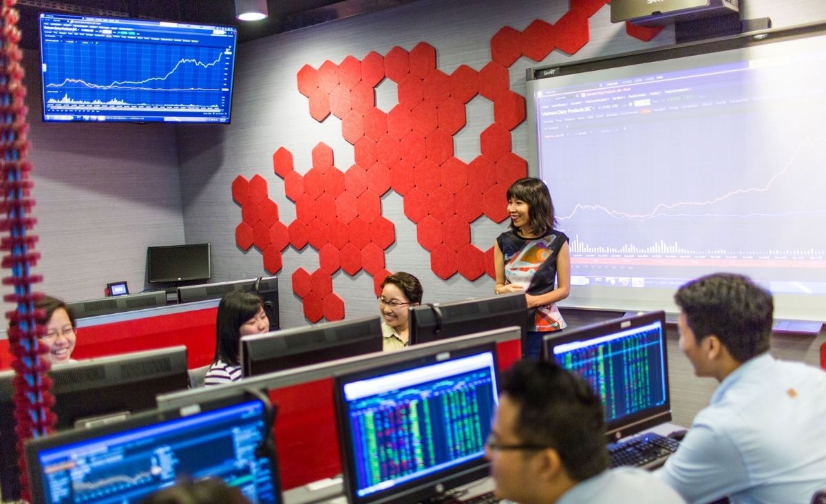 rmit-vietnam-trading-lab.jpg