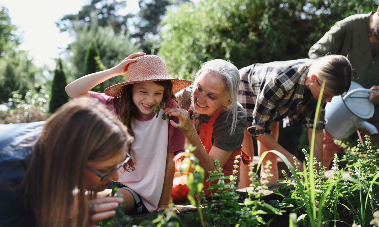 woman-child-garden-1220px.jpg