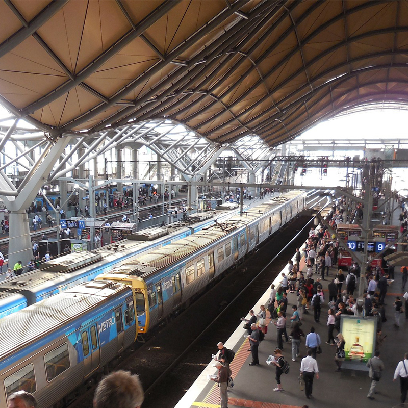 crowds-train-waiting_S_800px_72dpi.jpg