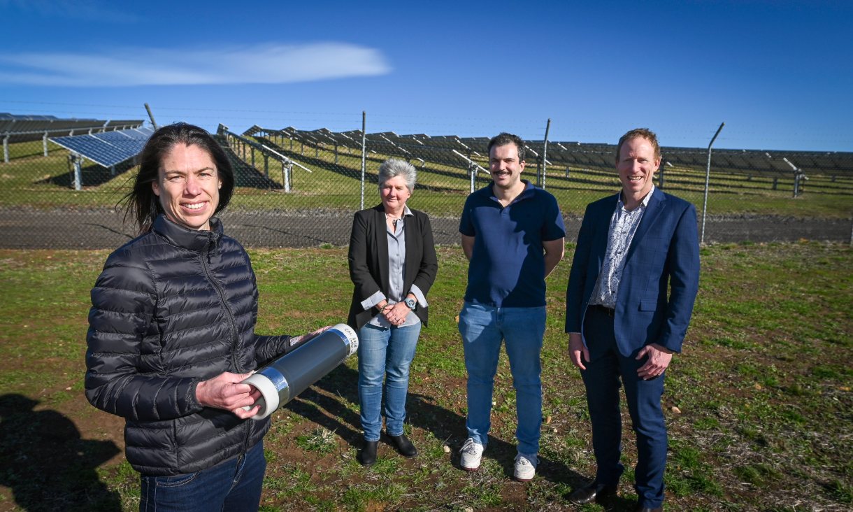 deakinsolarfarm.jpg